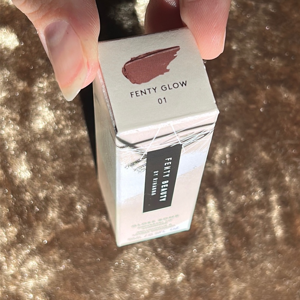 Fenty Glow Gloss Bomb